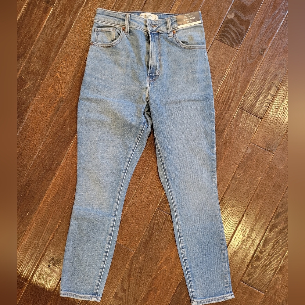 NEW Abercrombie & Fitch super skinny ankle jeans, size 26 / 2 short